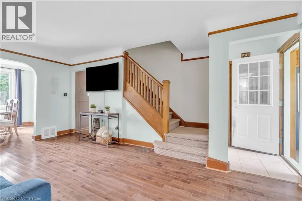 585 SNYDERS Road E