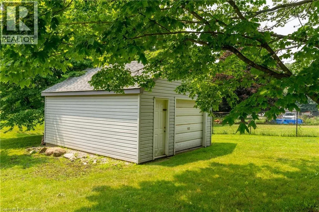 585 SNYDERS Road E