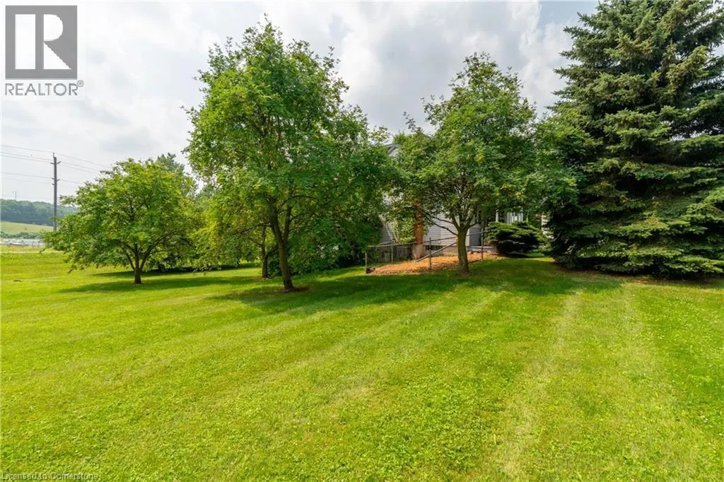 585 SNYDERS Road E