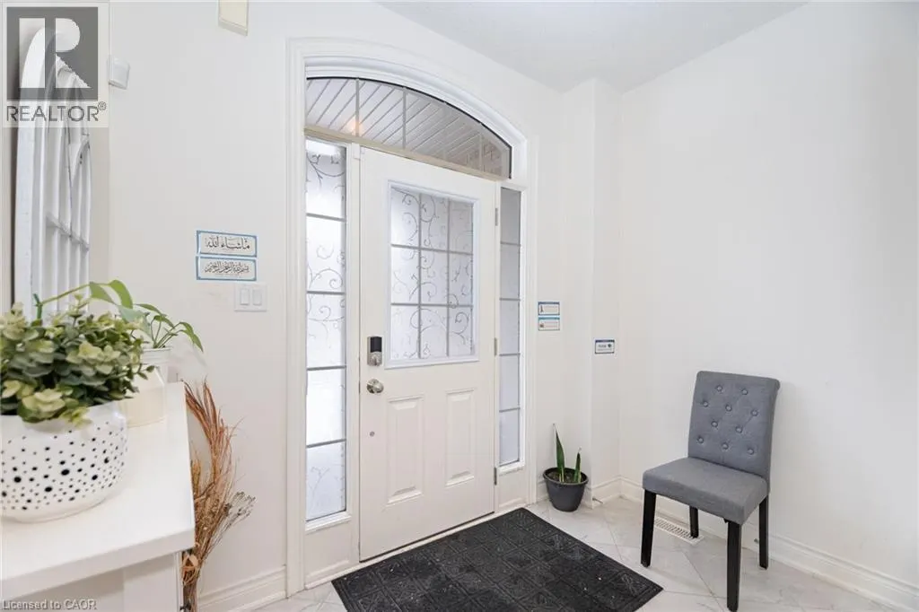 7 LADY EVELYN Crescent
