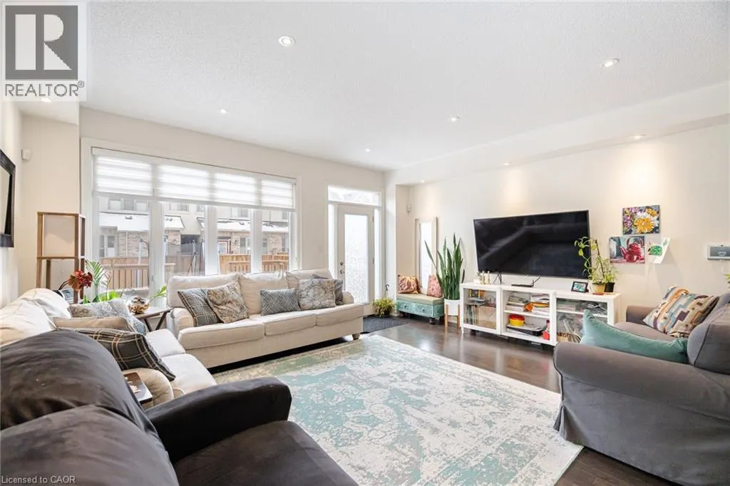7 LADY EVELYN Crescent
