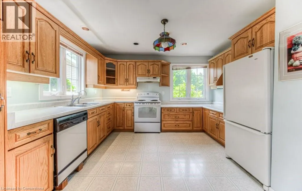 38 CHARNWOOD Court