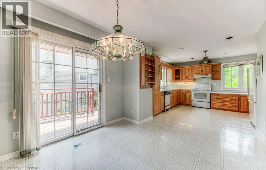 38 CHARNWOOD Court
