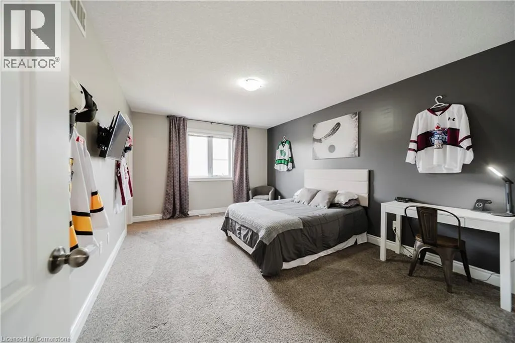 139 SCHWEITZER Crescent