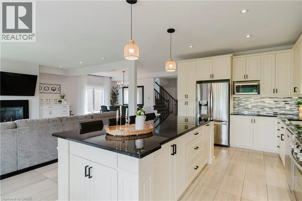139 SCHWEITZER Crescent