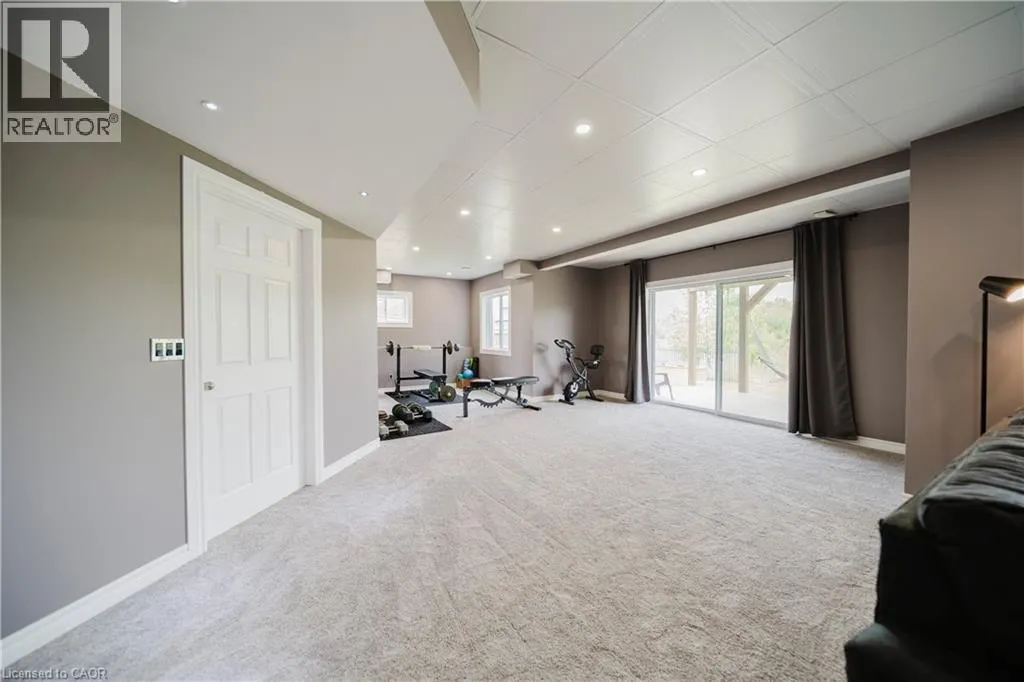 139 SCHWEITZER Crescent