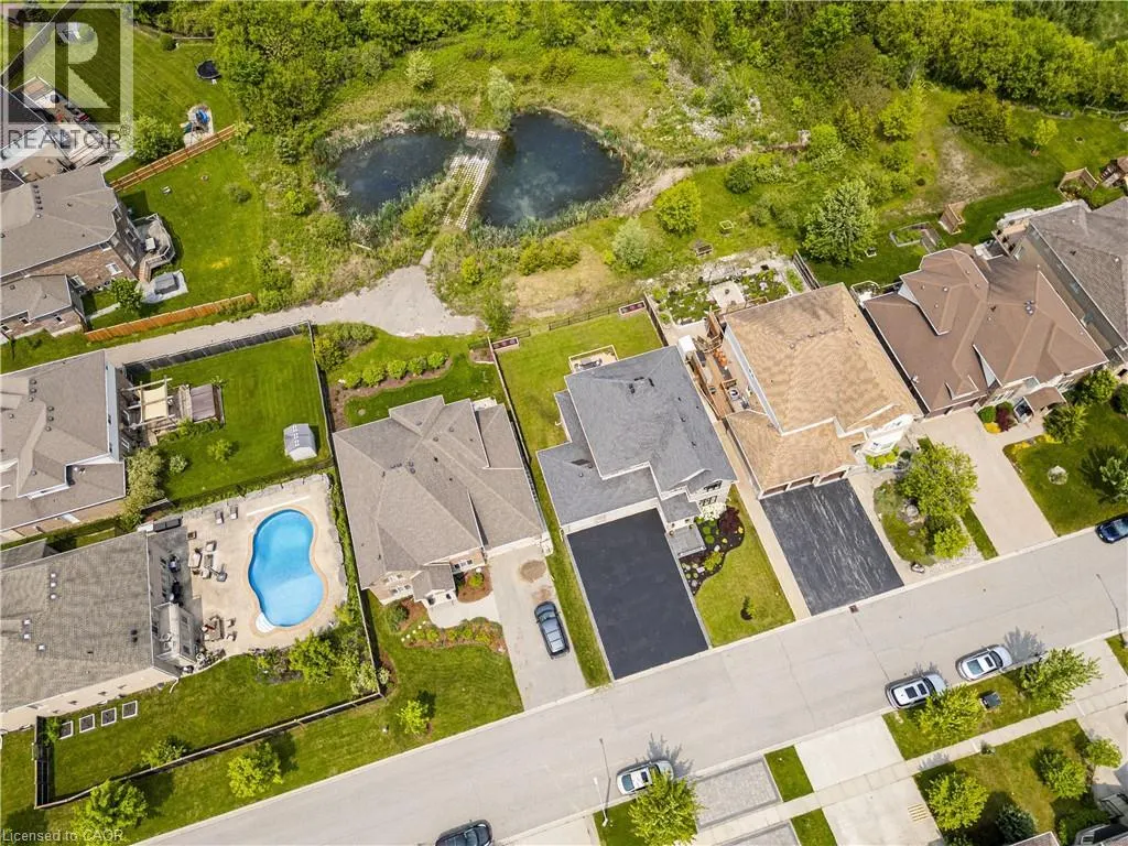 139 SCHWEITZER Crescent