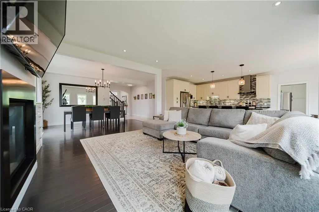 139 SCHWEITZER Crescent
