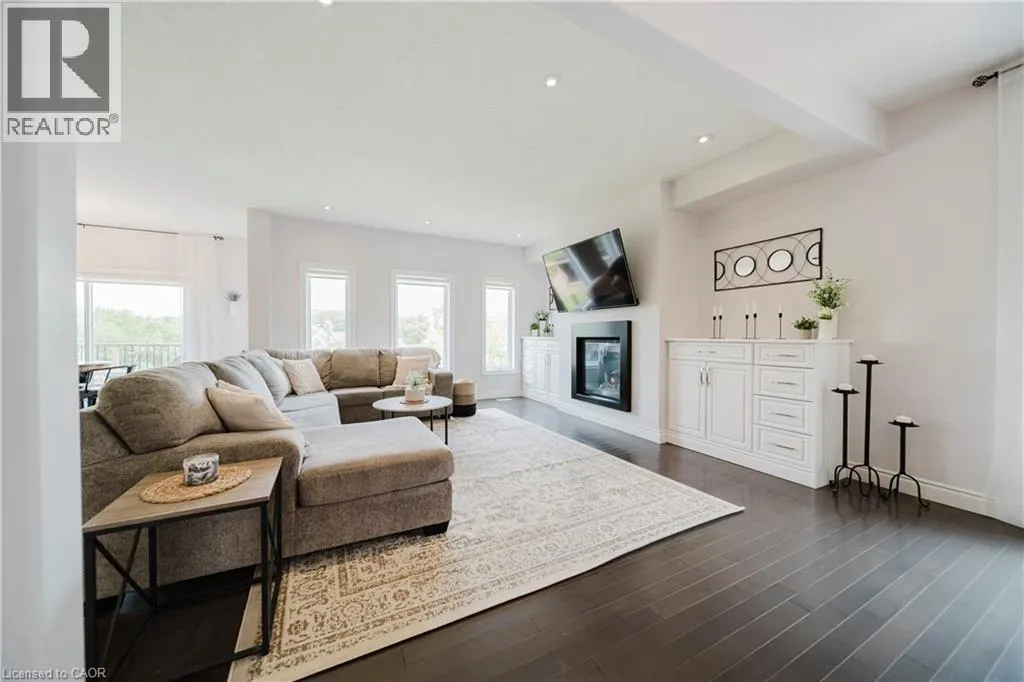 139 SCHWEITZER Crescent