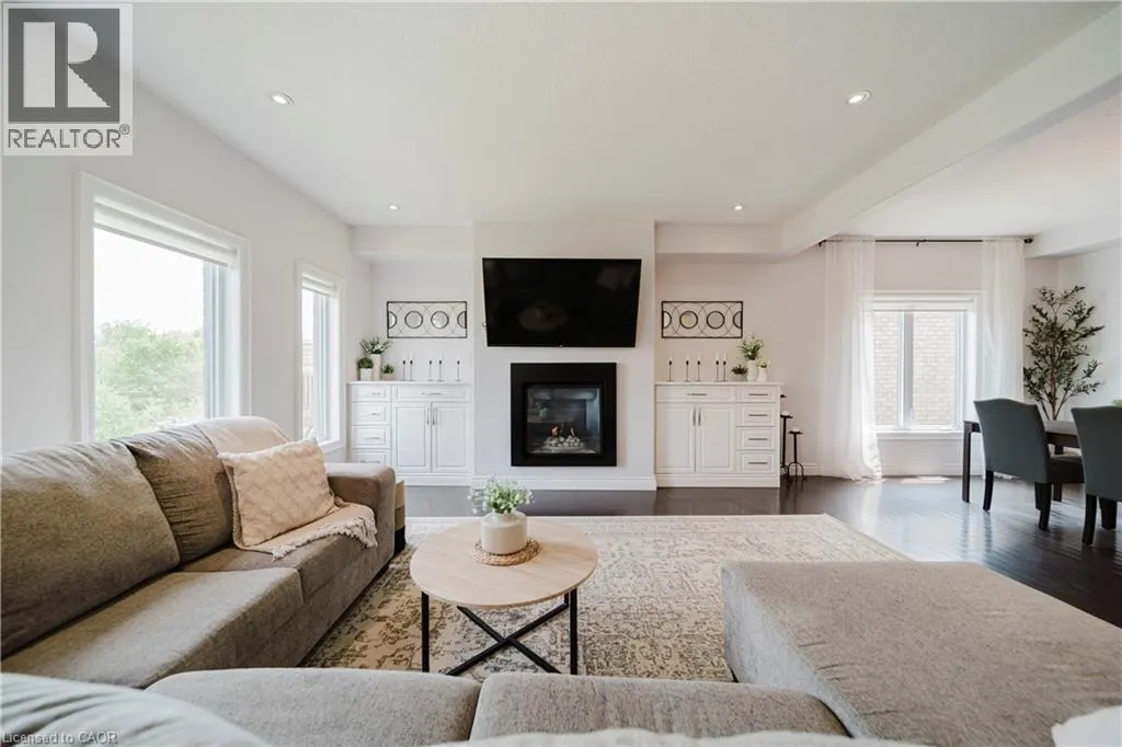 139 SCHWEITZER Crescent