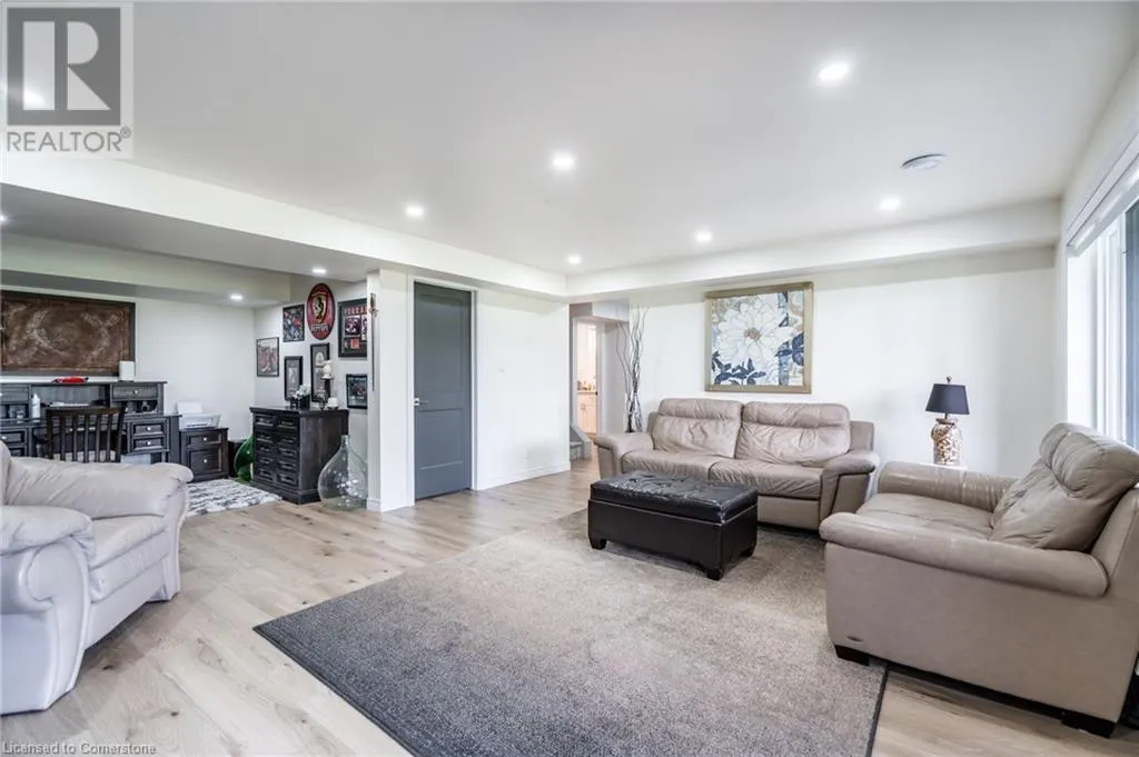 16 WHITING Drive