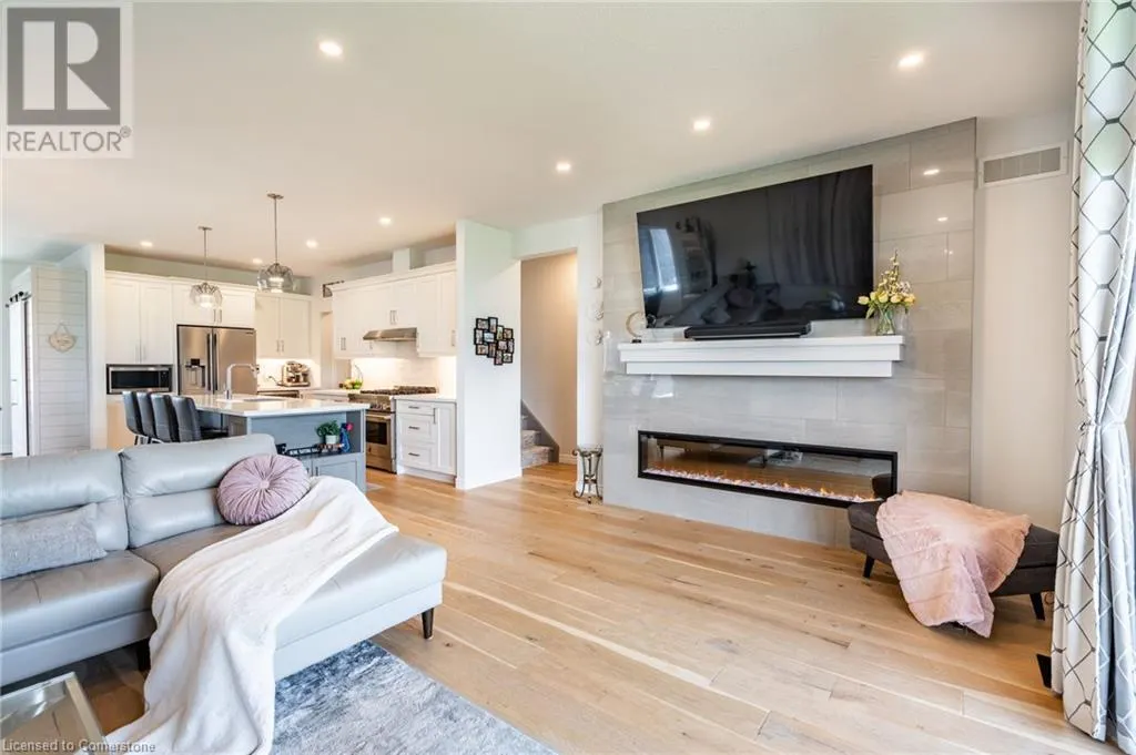 16 WHITING Drive