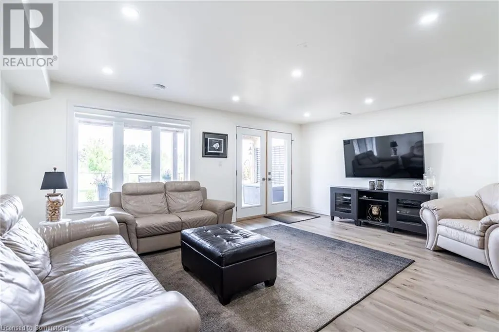 16 WHITING Drive