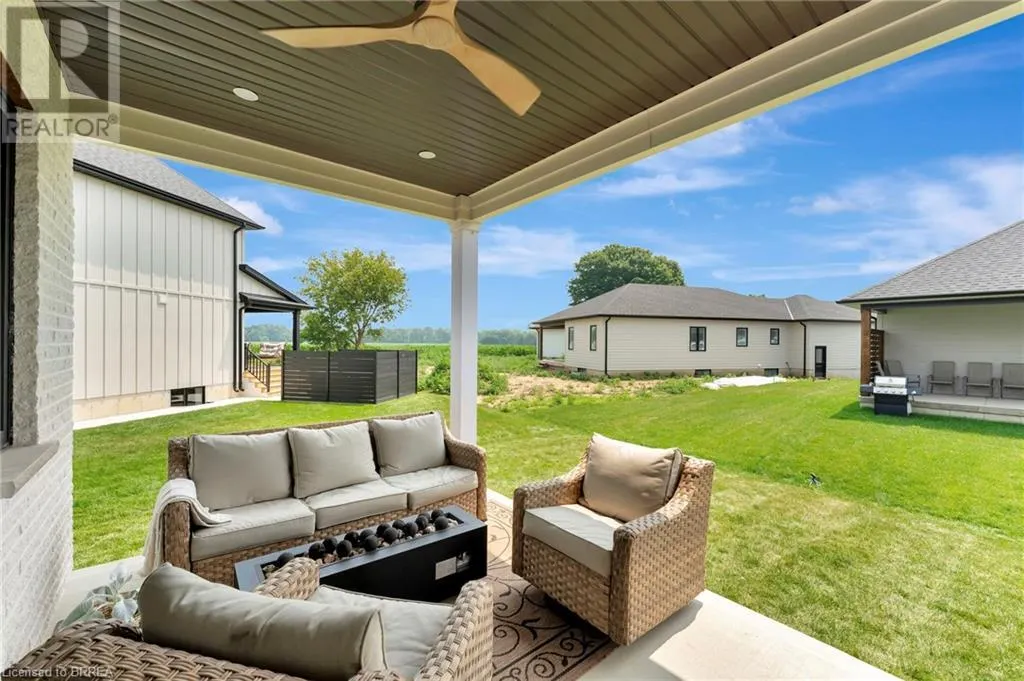 10 MACNEIL Court