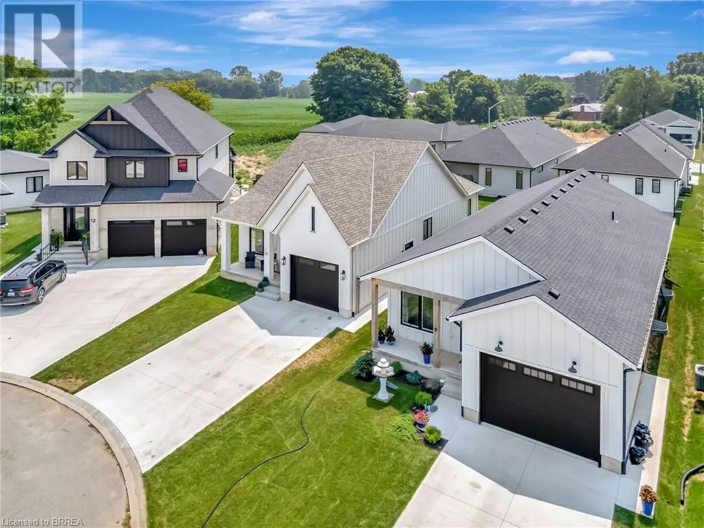 10 MACNEIL Court