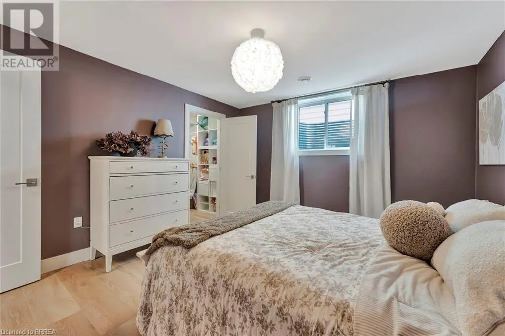 10 MACNEIL Court