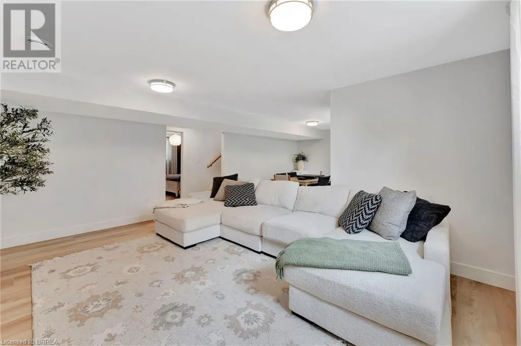10 MACNEIL Court