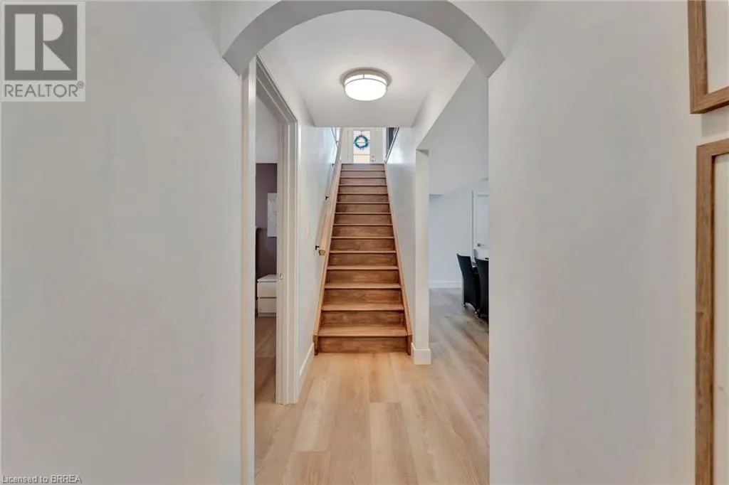 10 MACNEIL Court