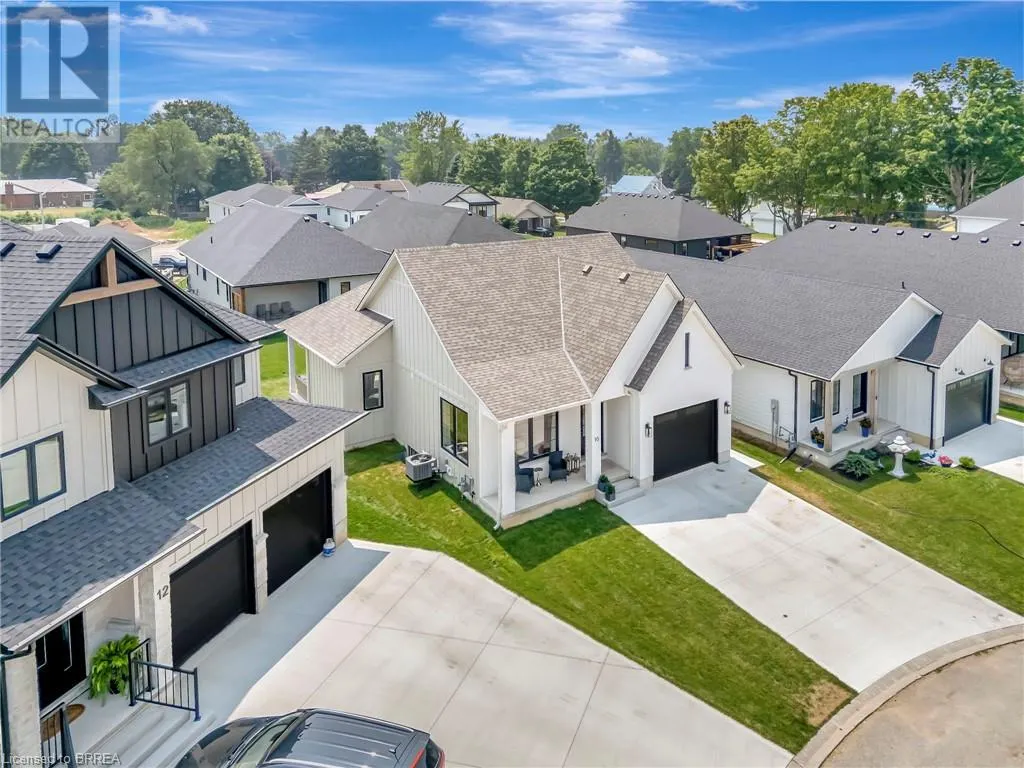 10 MACNEIL Court