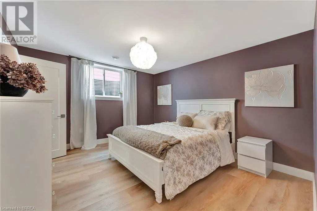 10 MACNEIL Court