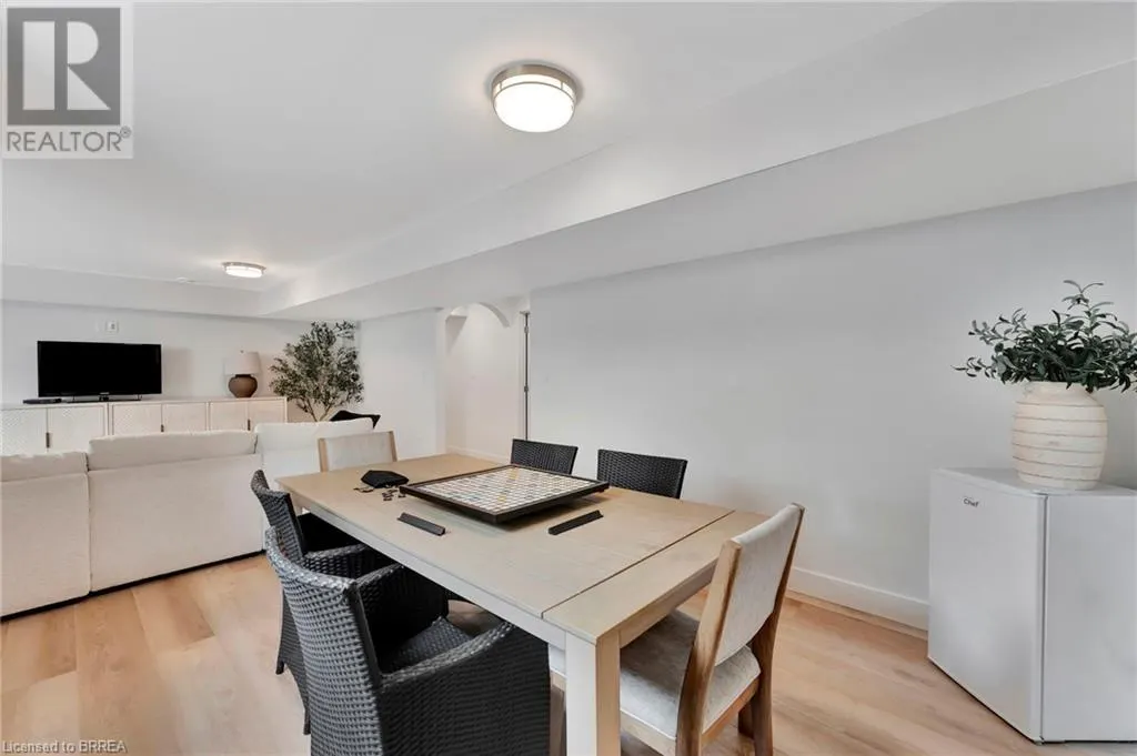 10 MACNEIL Court