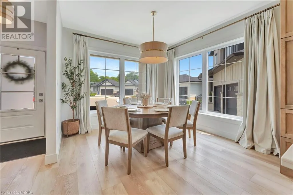 10 MACNEIL Court