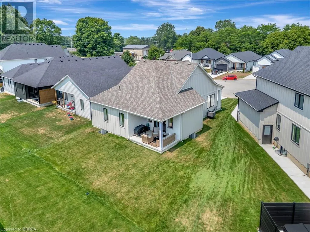 10 MACNEIL Court