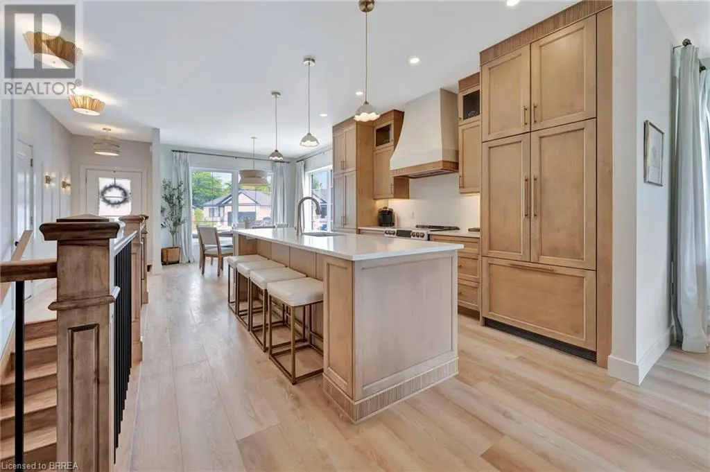 10 MACNEIL Court