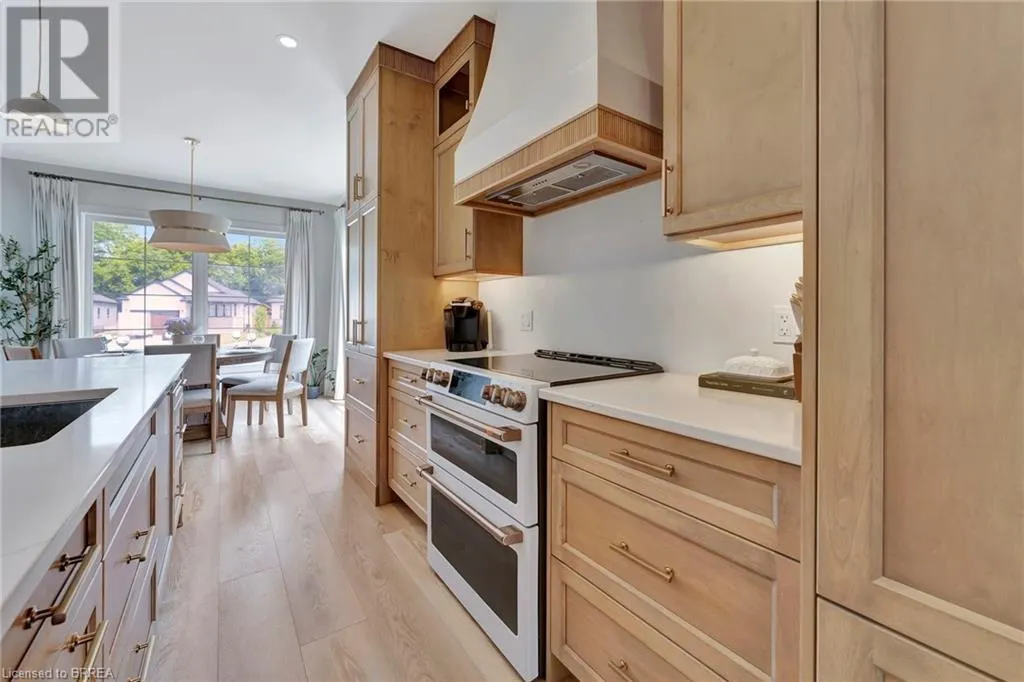 10 MACNEIL Court