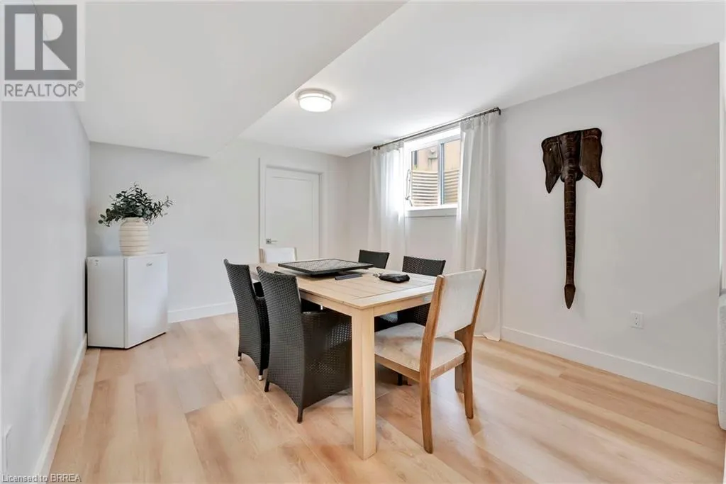 10 MACNEIL Court