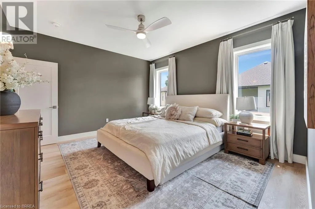 10 MACNEIL Court