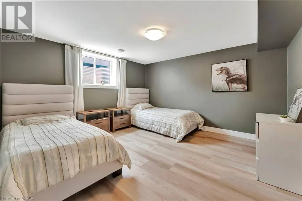 10 MACNEIL Court