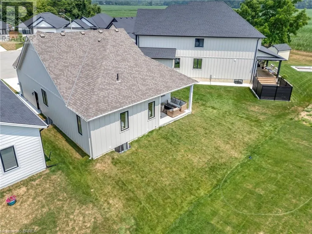10 MACNEIL Court