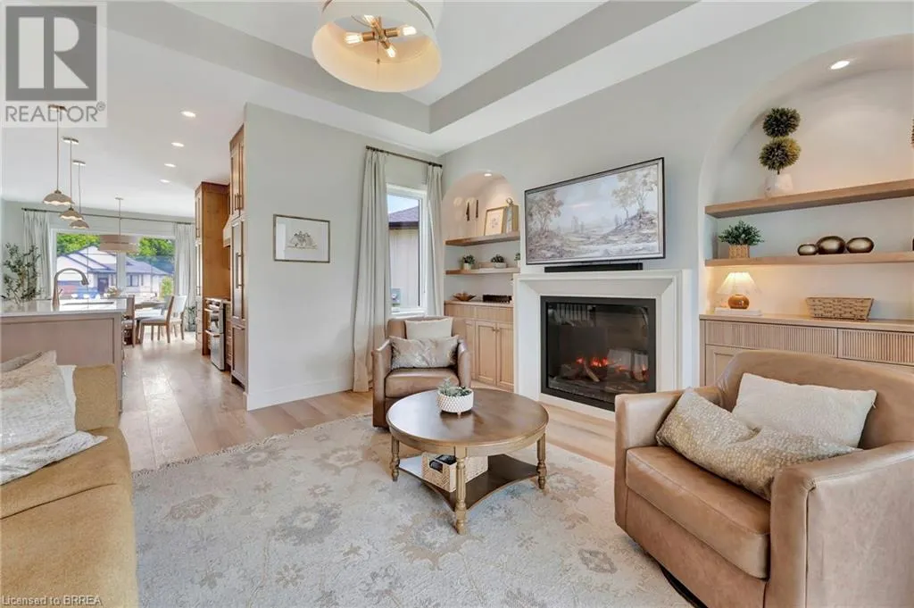 10 MACNEIL Court