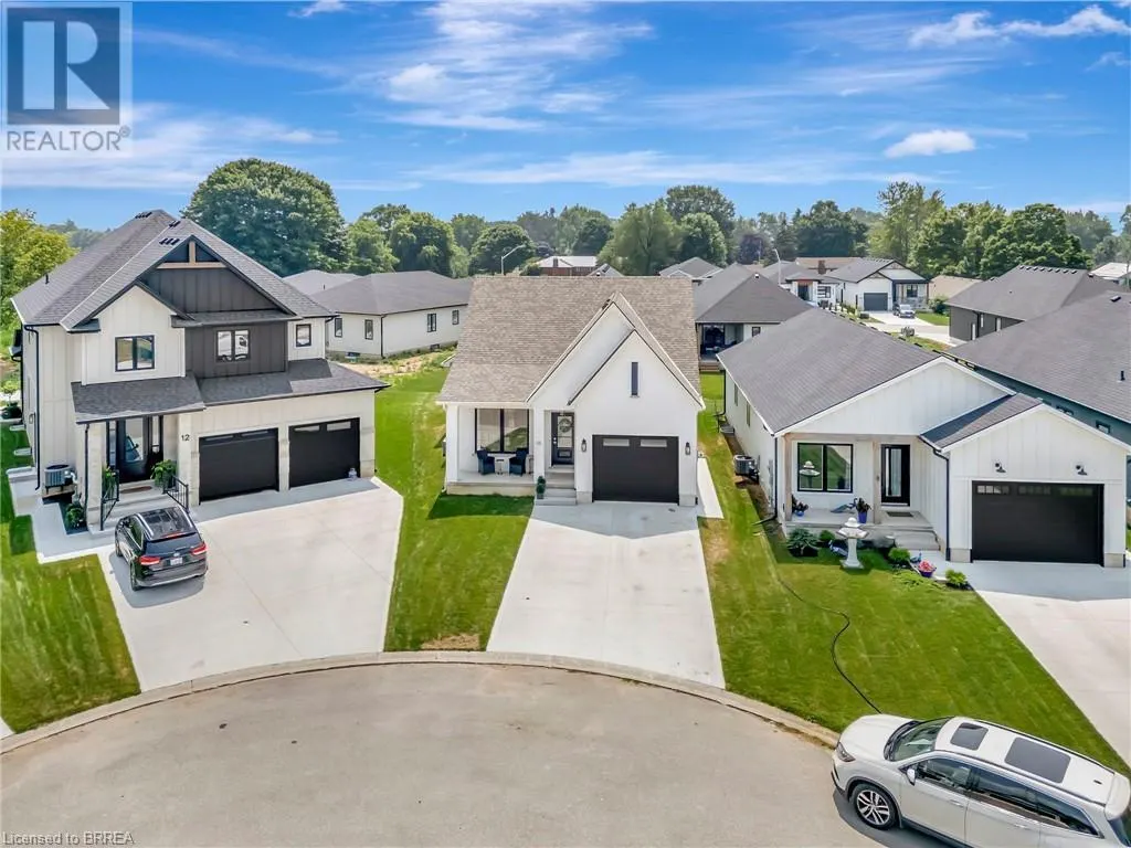 10 MACNEIL Court