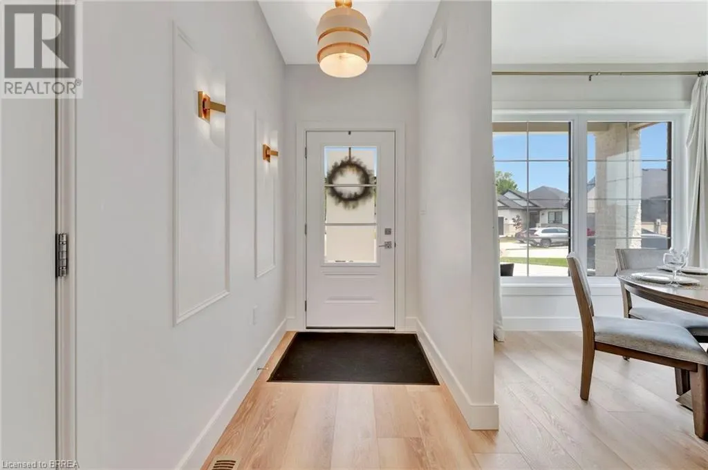 10 MACNEIL Court