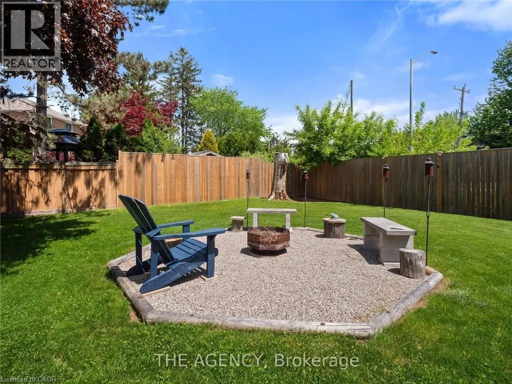 106 SPRUCESIDE Crescent