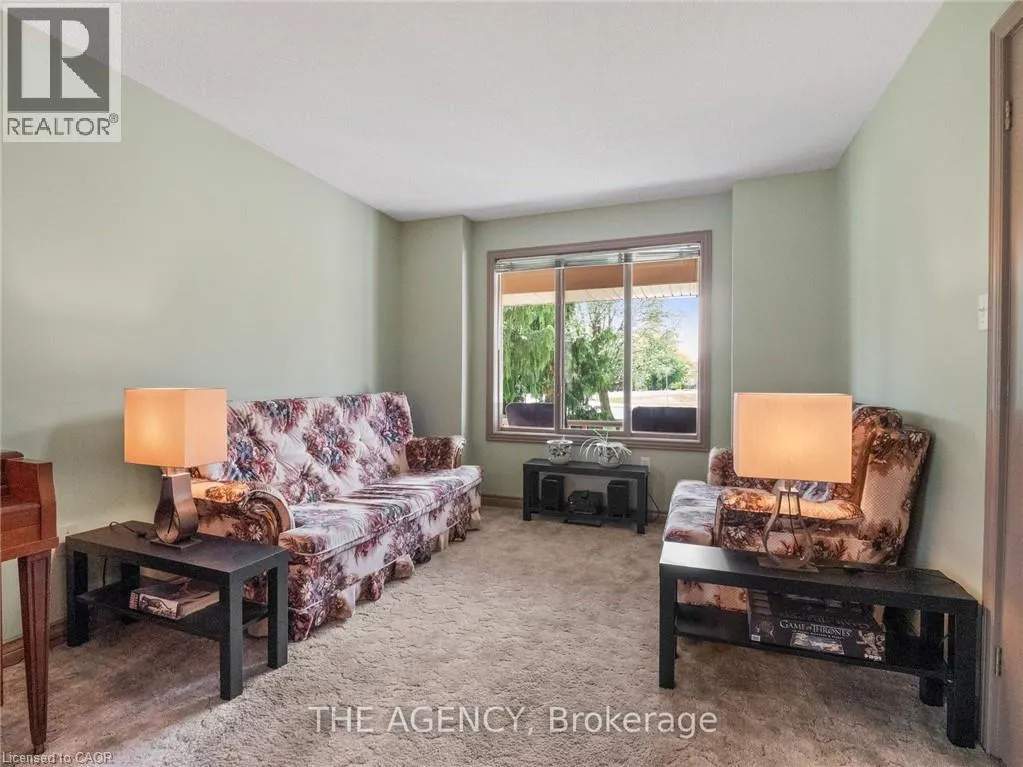 106 SPRUCESIDE Crescent