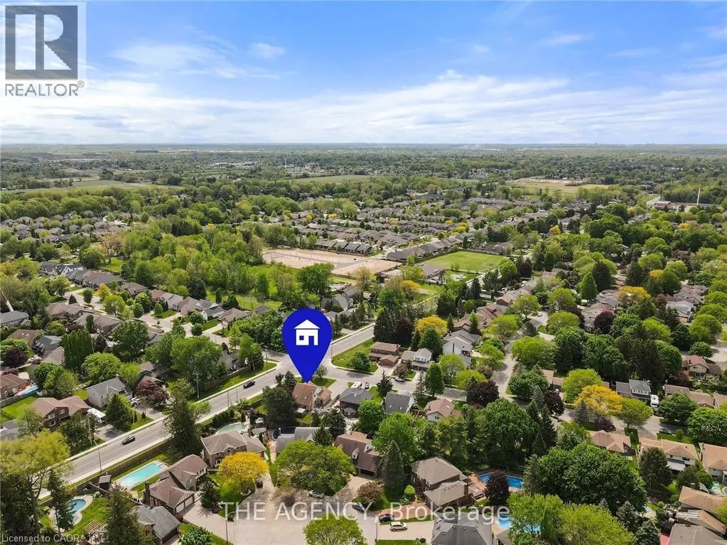 106 SPRUCESIDE Crescent