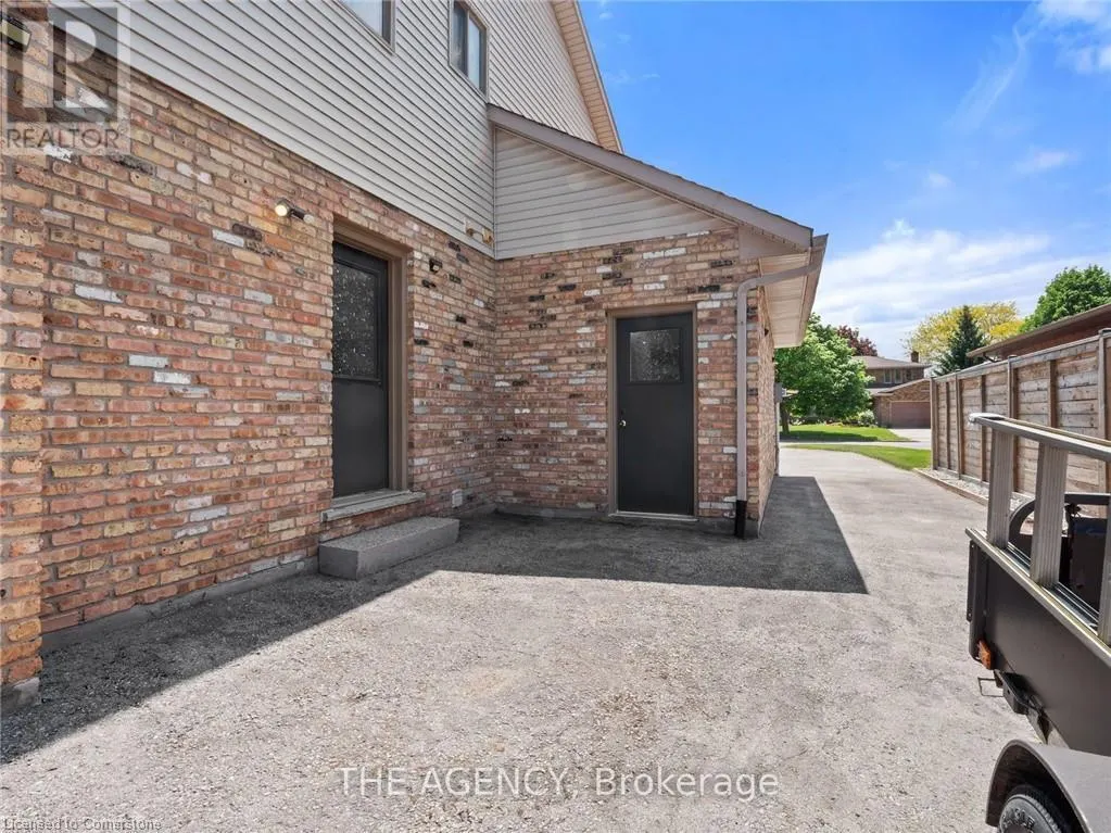 106 SPRUCESIDE Crescent