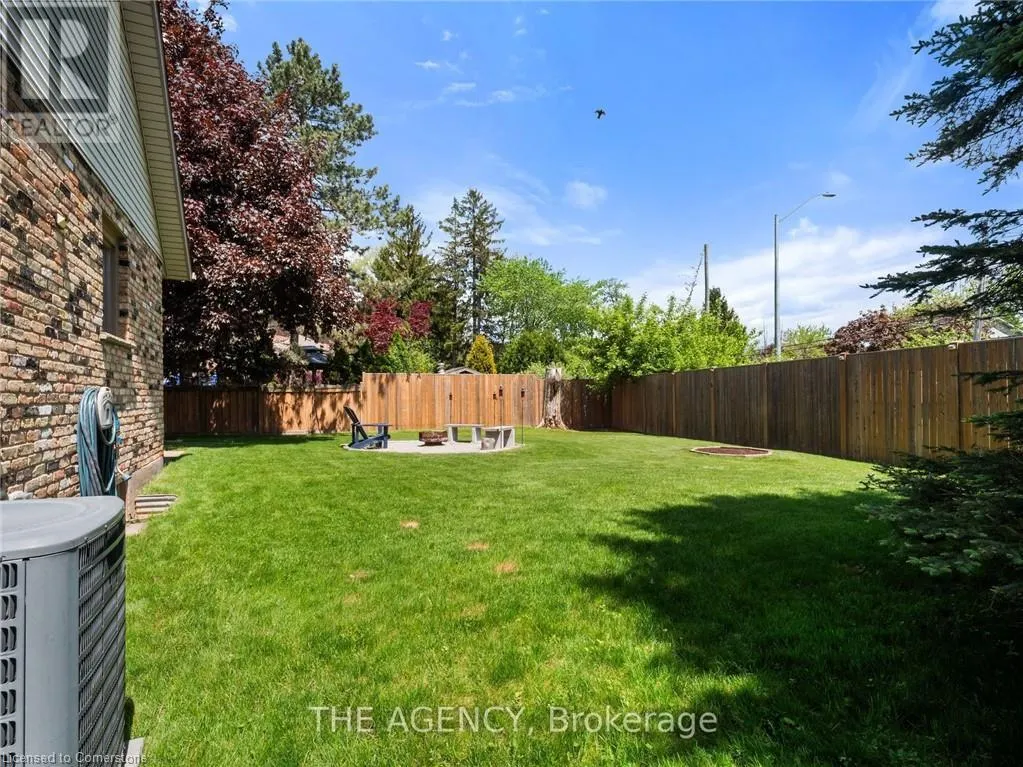106 SPRUCESIDE Crescent