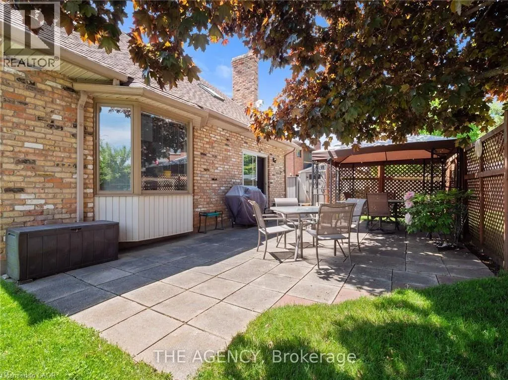 106 SPRUCESIDE Crescent