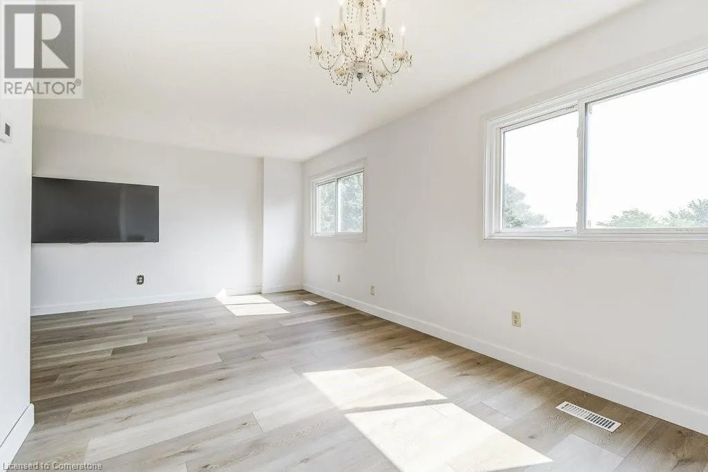 581 COLLEGE Avenue W