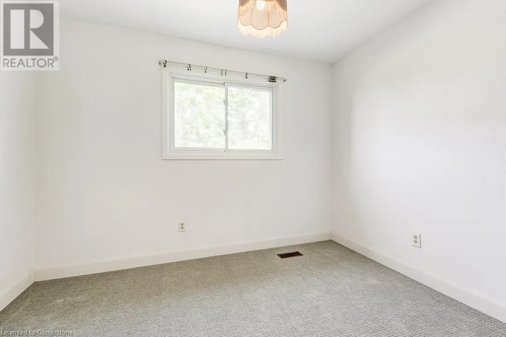 581 COLLEGE Avenue W