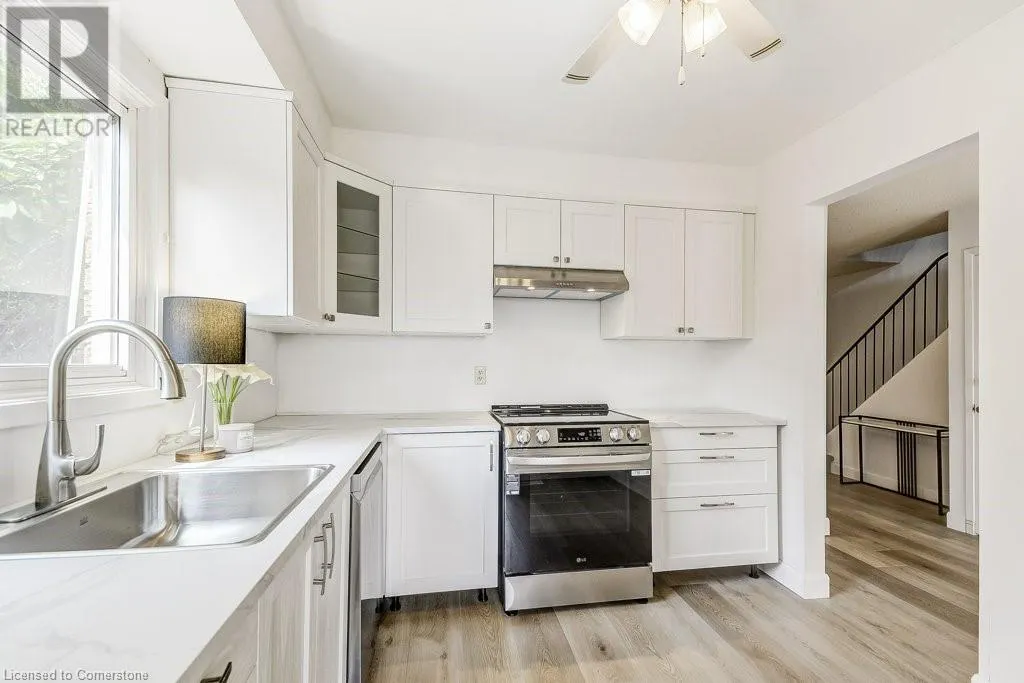 581 COLLEGE Avenue W