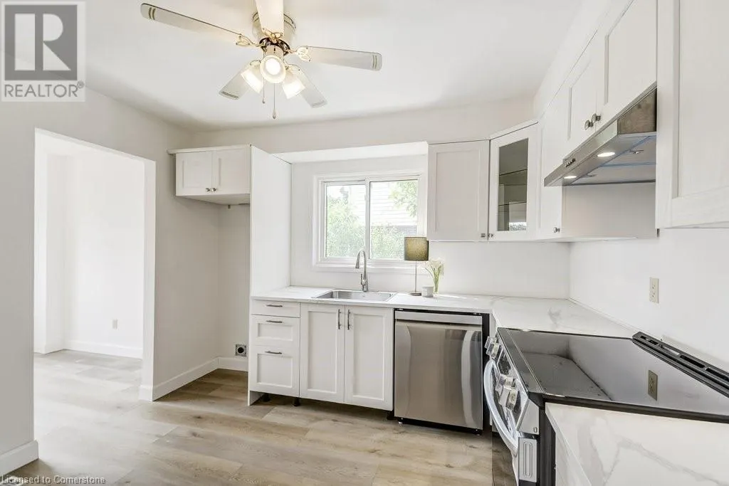 581 COLLEGE Avenue W