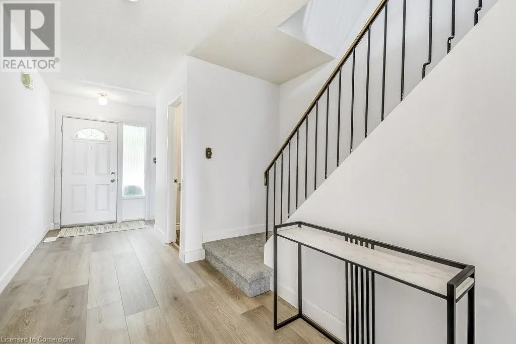581 COLLEGE Avenue W
