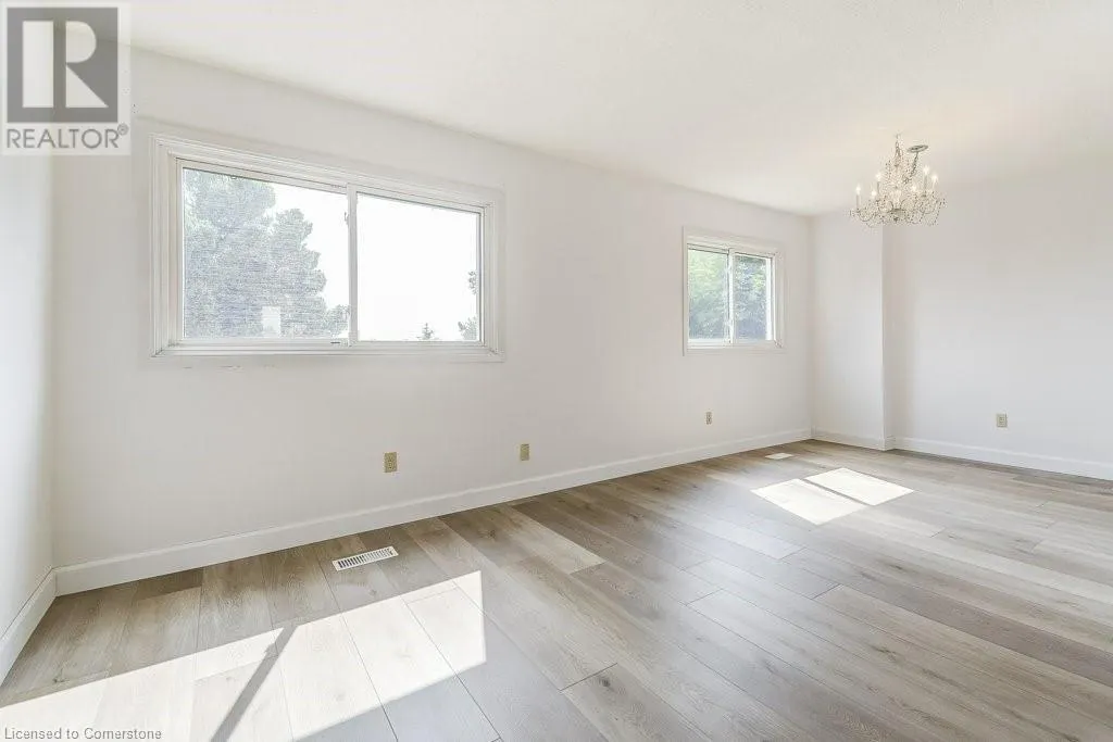 581 COLLEGE Avenue W