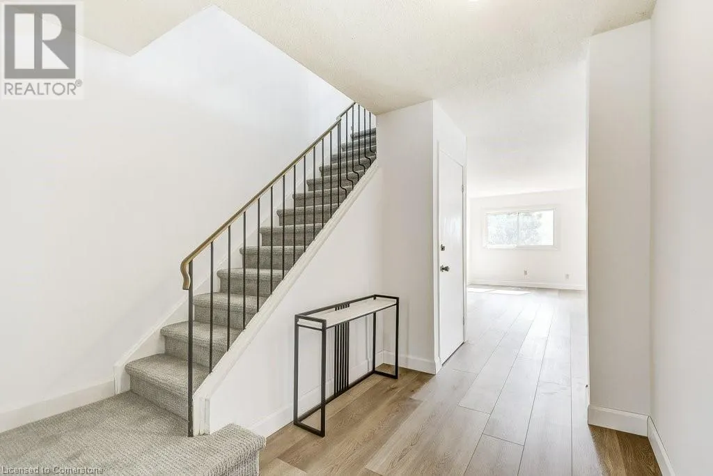 581 COLLEGE Avenue W