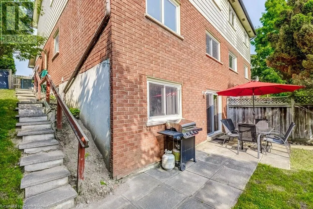581 COLLEGE Avenue W